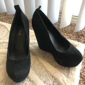 Suede pointed toe wedges